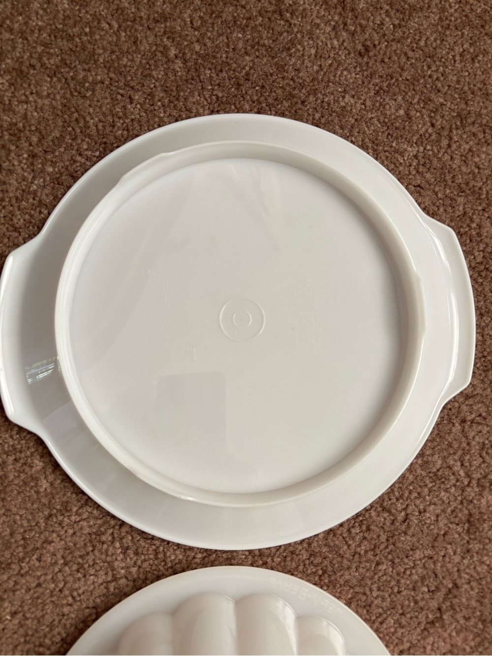 Tupperware Jello mold with 4 seals serving tray. - Picture 3 of 4